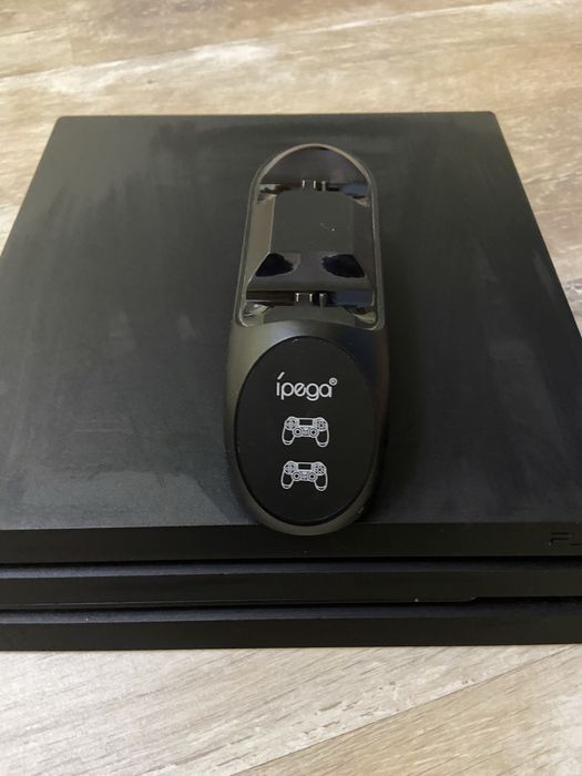 Playstation 4 pro, волан ,игри ,зарядна станция:една игра-25лв!!!