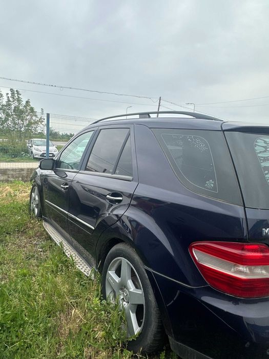 Dezmembrez Mercedes ML