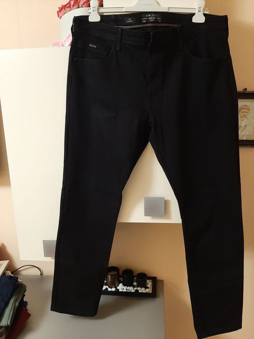 Vand blugi De calitate ,Noi