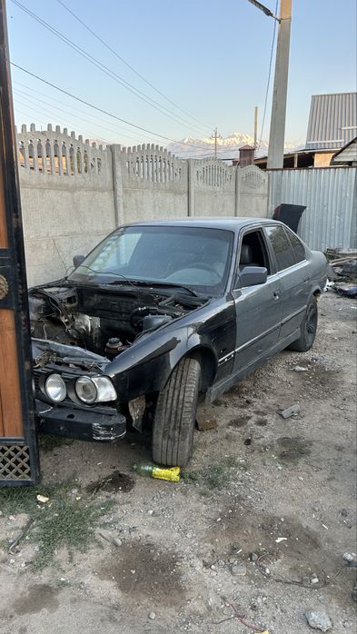 Бмв е34 разбор салон двигатель каропка бампера диск капот
