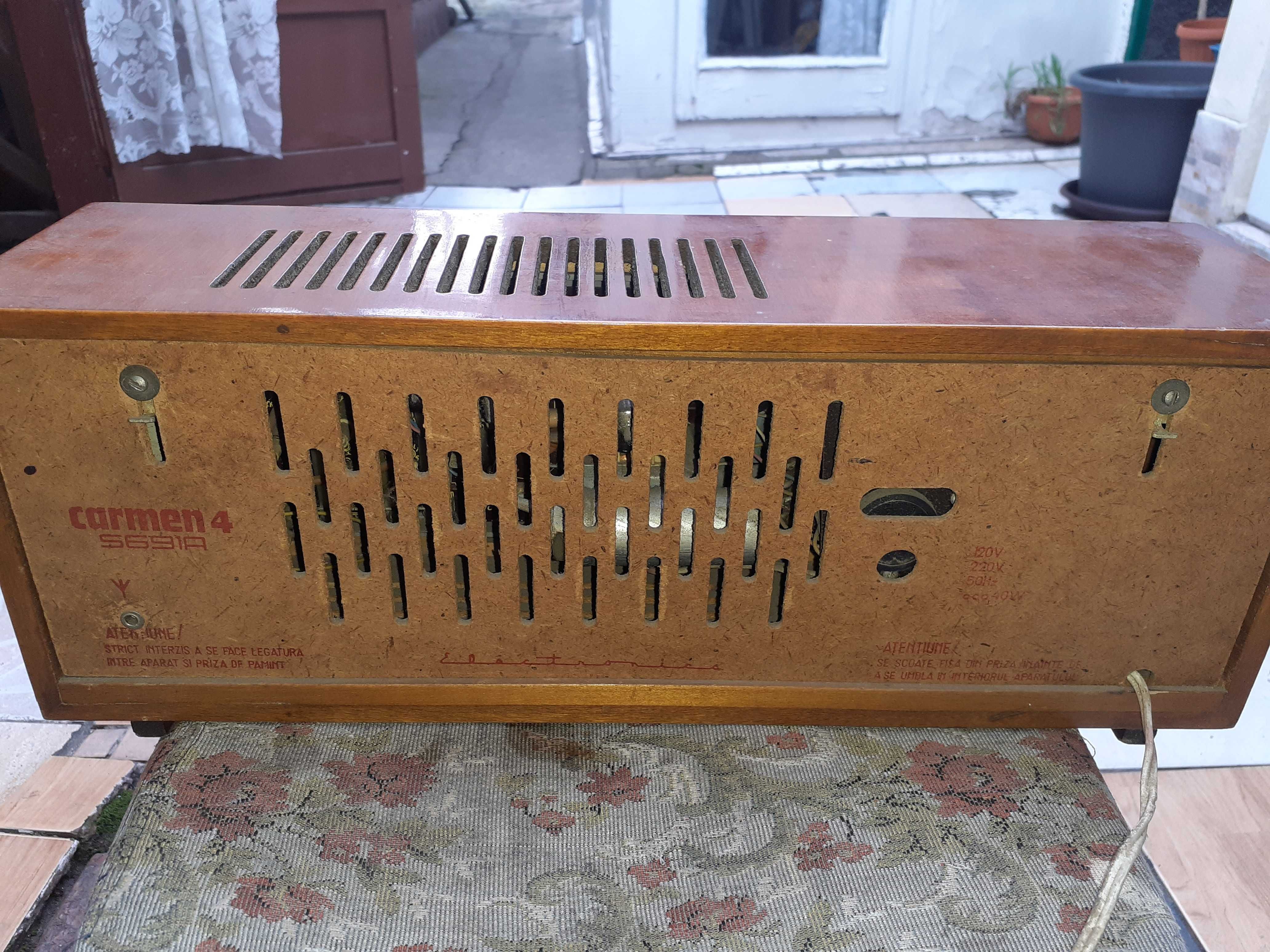 Radio cu lampi, fabricat in anii 1969