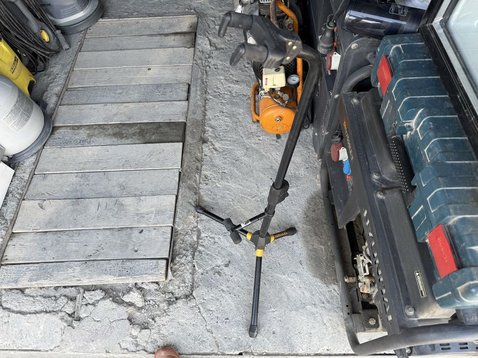 * стойка для гитары HERCULES в отличном состоянии не дорого!