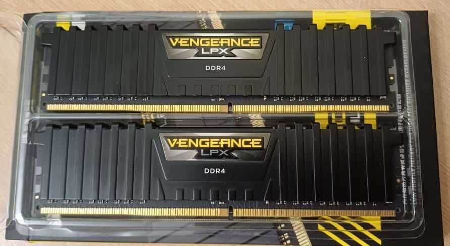 Оперативная память CORSAIR Vengeance LPX DDR4 RAM 32GB