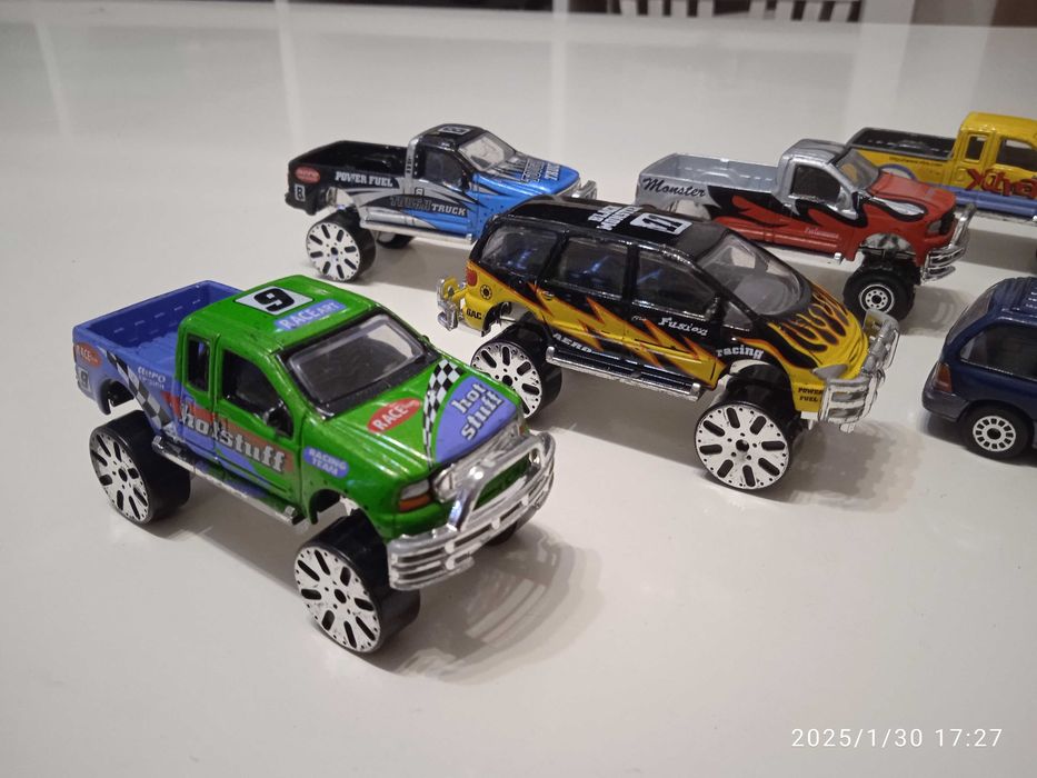 Метални колички 7 бр., Ford F series, Windstar. на Realtoy, 1:61- 1:64