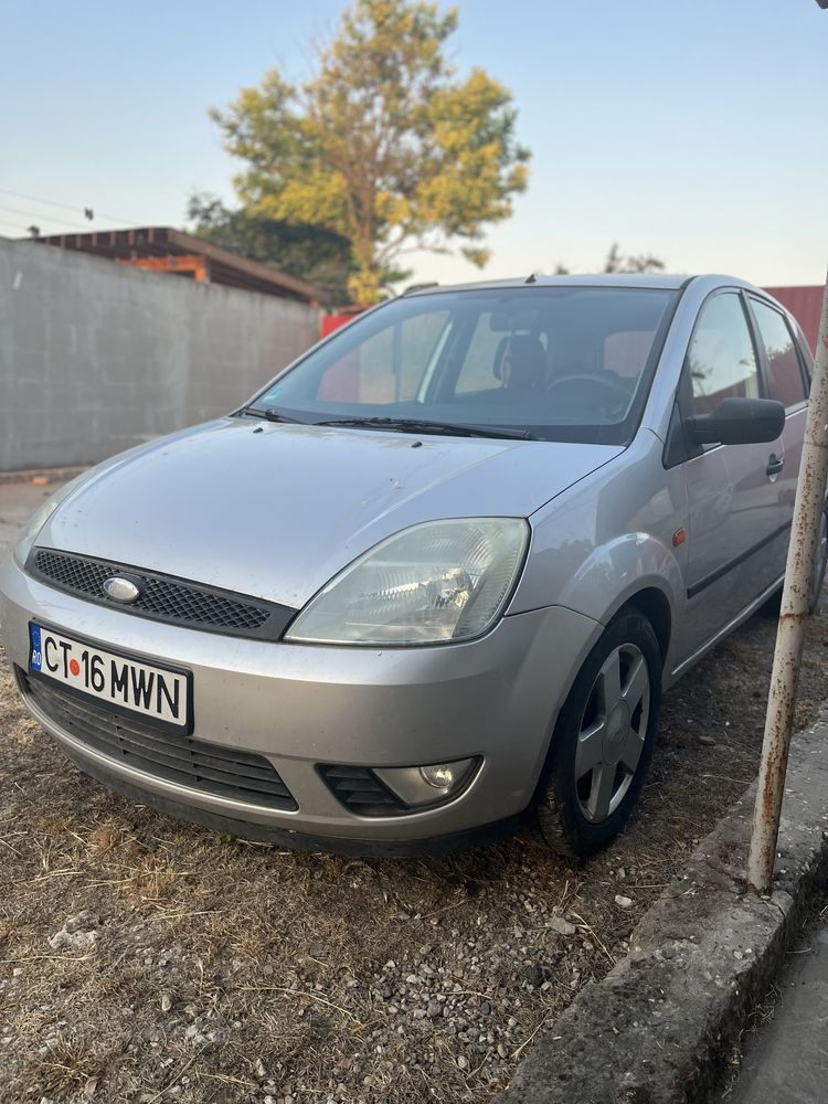 Vând Ford Fiesta