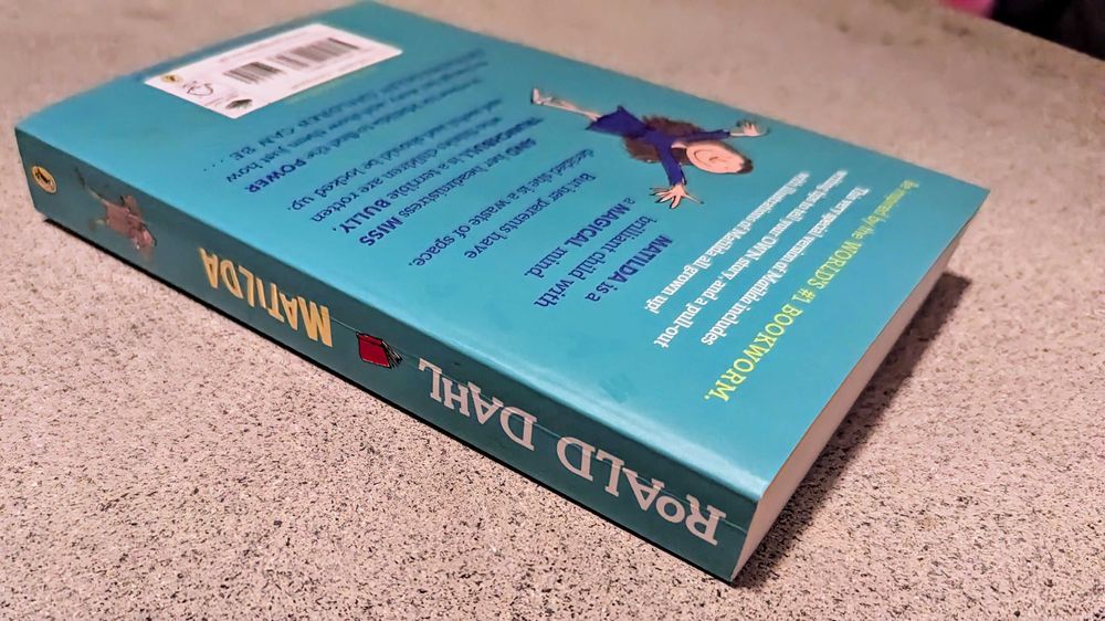 Продавам книгата "Matilda" на Roald Dahl – на английски език