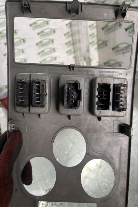 Buton geam electric pasager dreapta fata 8200751184 Dacia Logan prima