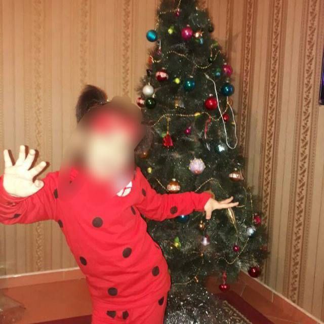 Искусственная ёлка с игрушками, бу