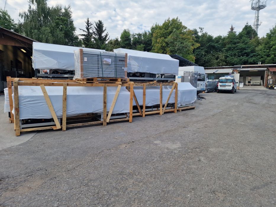 Нови щандови хладилни витрини налични на склад