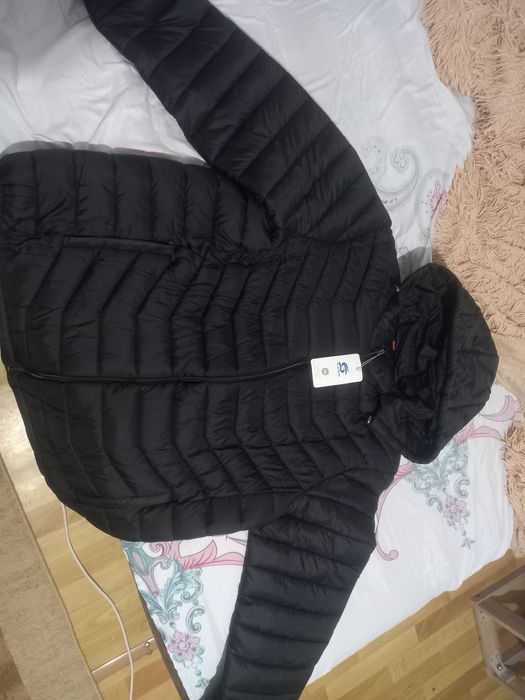 Продам куртку обсалютно новый не разу не одевался