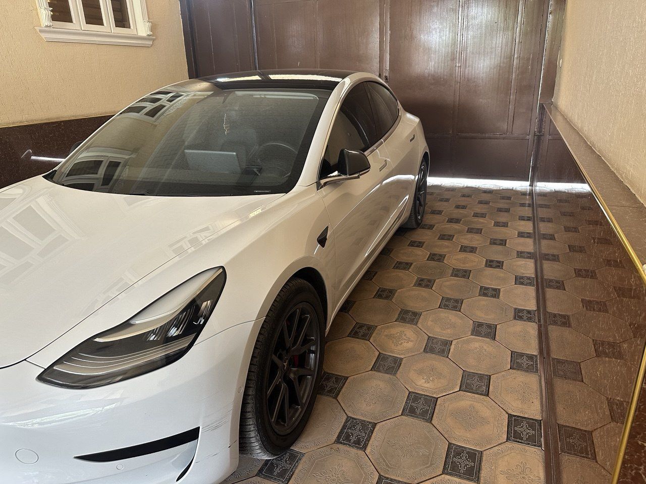 Tesla Eliktira mobil kiraskasi toza qolgan malumotni telfon qililar