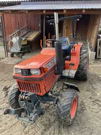 Tractor japonez Kubota B2150 4x4 24cp