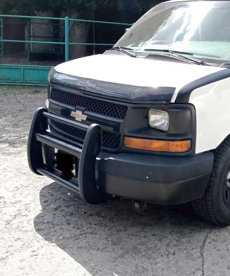 Кенгурятник на Chevrolet Express