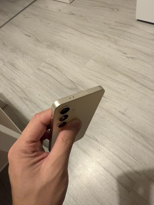 Vand Samsung s24 ca nou