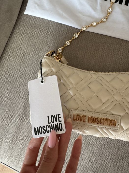 Чисто нова малка чанта LOVE MOSCHINO