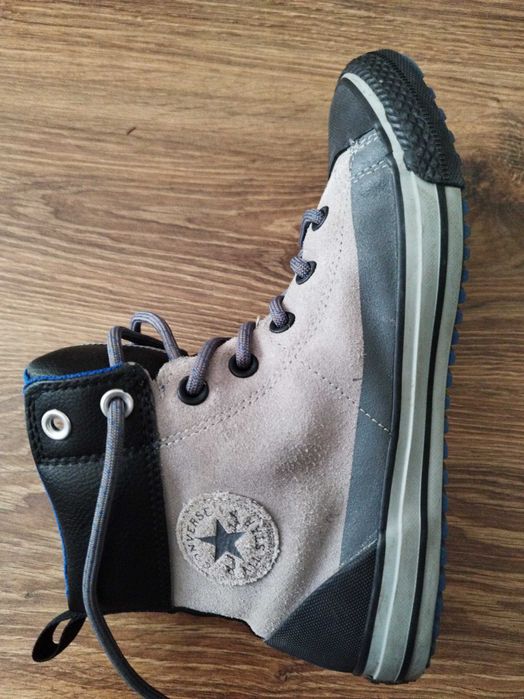 Teniși înalți Converse