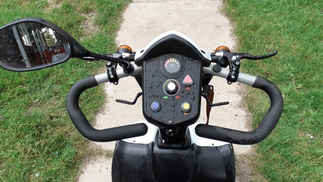 Scuter electric persoane cu handicap sau persoane an varsa