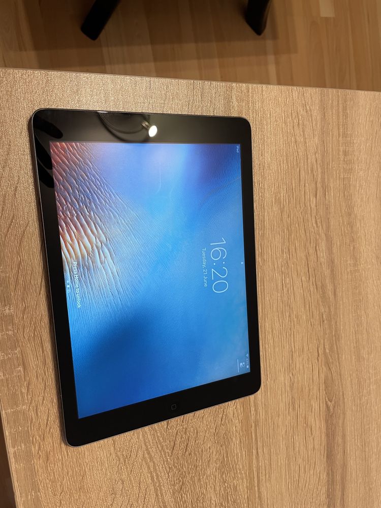 IPad Air (1474) 1st Gen, 16GB, Wi-Fi, 9.7 инча дисплей