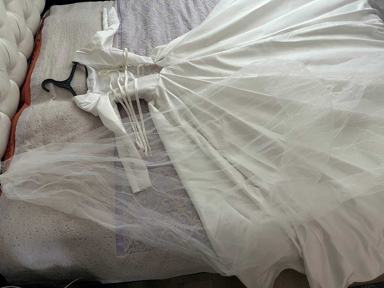 Свадебный платье и обувь