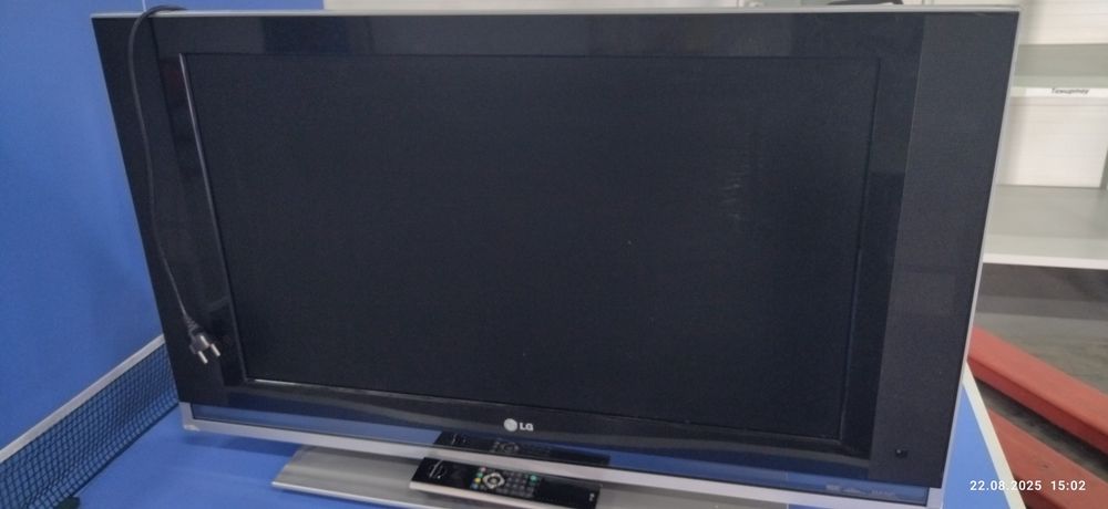 Телевизор LG старенький
