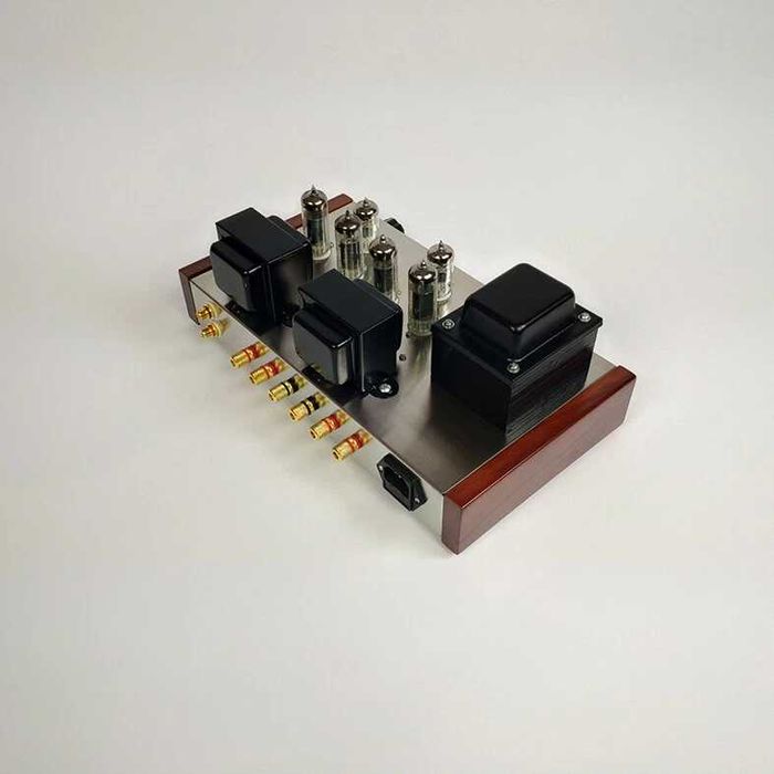 Amplificator cu Tuburi Push-Pull 2 x 12 W