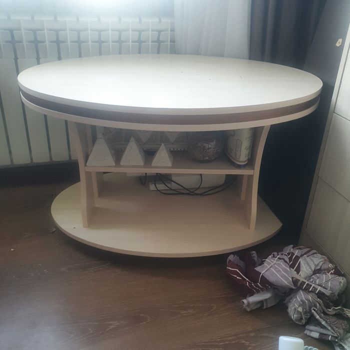 Столы для зала,овальный и стеклянный