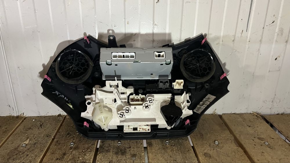Панел климатик и радио Toyota Yaris/Verso 1999-2006