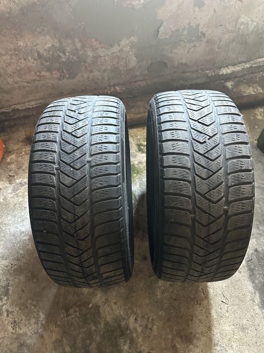 Vand 2 cauciucuri 225/40/18 Stare foarte buna,1 bucata rezerva slim