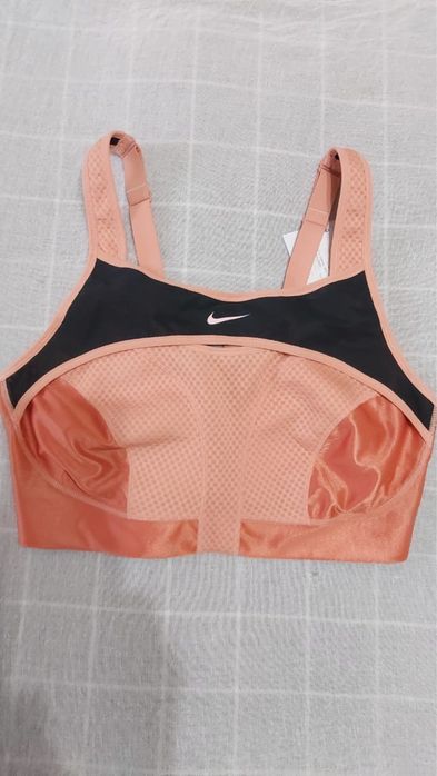 Спортивный топ Nike (оригинал)