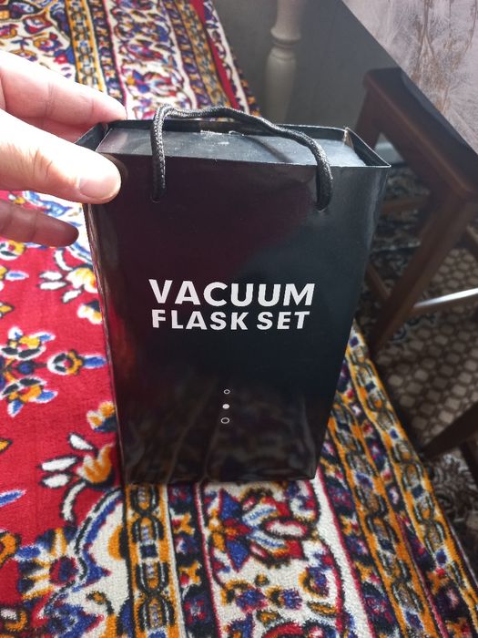 Термос с кружками для подарка и др вещей.