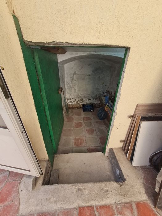 Persoana fizica vand garsoniera in centru, parter la casa, mag Central