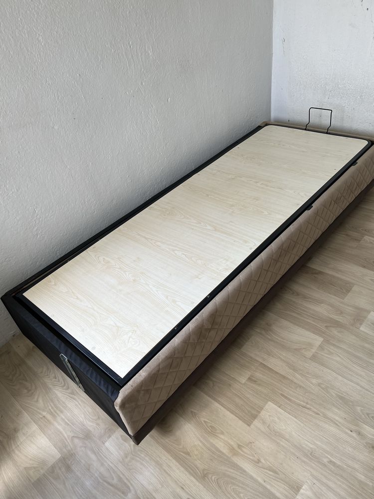 Спалня легло