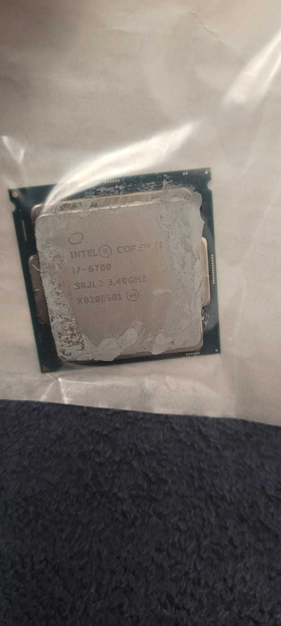 Procesoare i7 8700  soket 1151 v2 funcționale , ca noi
