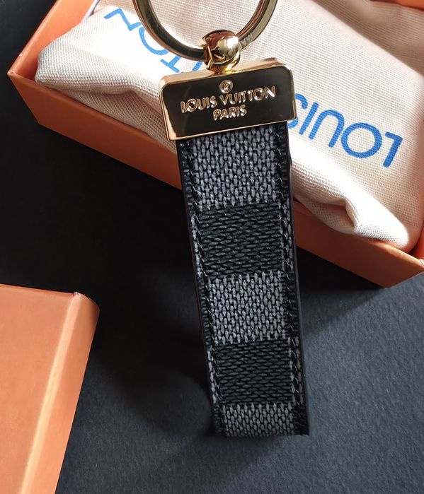 L0uis Vuitt0n ключодържател естествена кожа