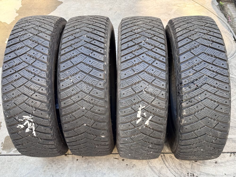 215/65/R17 Goodiyear Ice Arctic 4бр зимни dot3820