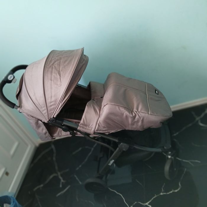 Vând cărucior pentru bebelusi