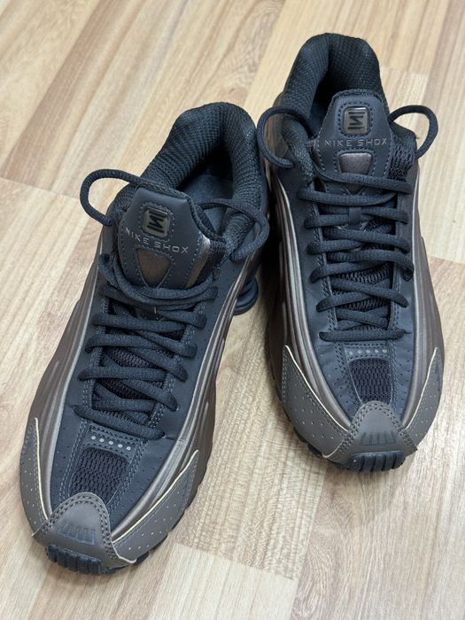 Adidasi Nike Shox R4. Noi. Originali