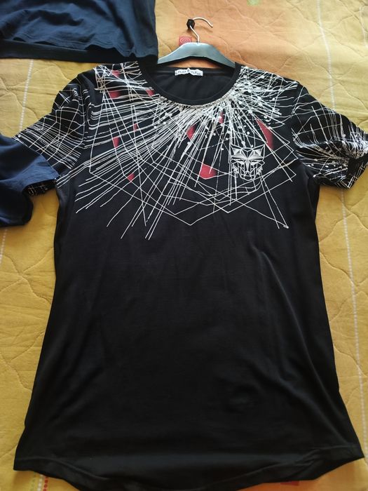 Продавам 3 бр. тениски, може и поотделно