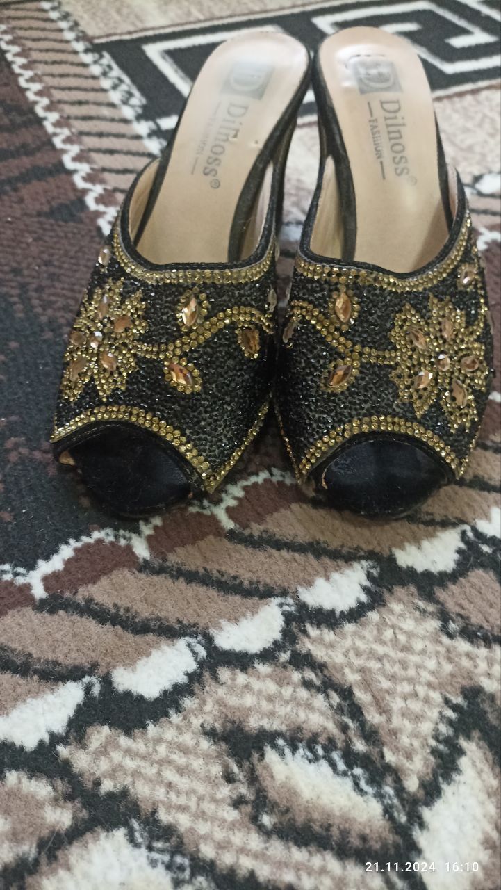 Kelinlik oyoq kiyimi