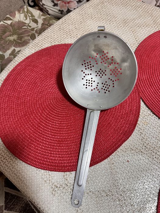 Прдается дуршлаг алюминиевый