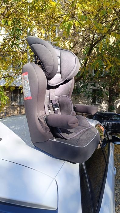 Vând scaun auto de copil