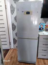 Продам холодильник   LG цена 40000 тенге торг.