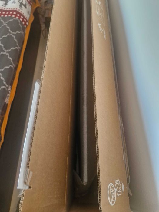 Продава се нов телевизор Самсунг 55 инча Cristal UHD DU 7100