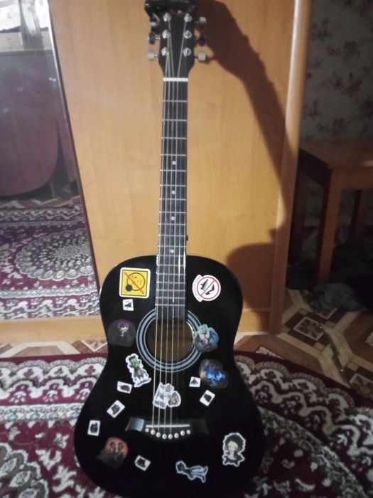 Продаю гитару в хорошом  состояние