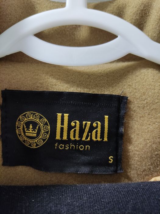 Пальто сотилади.