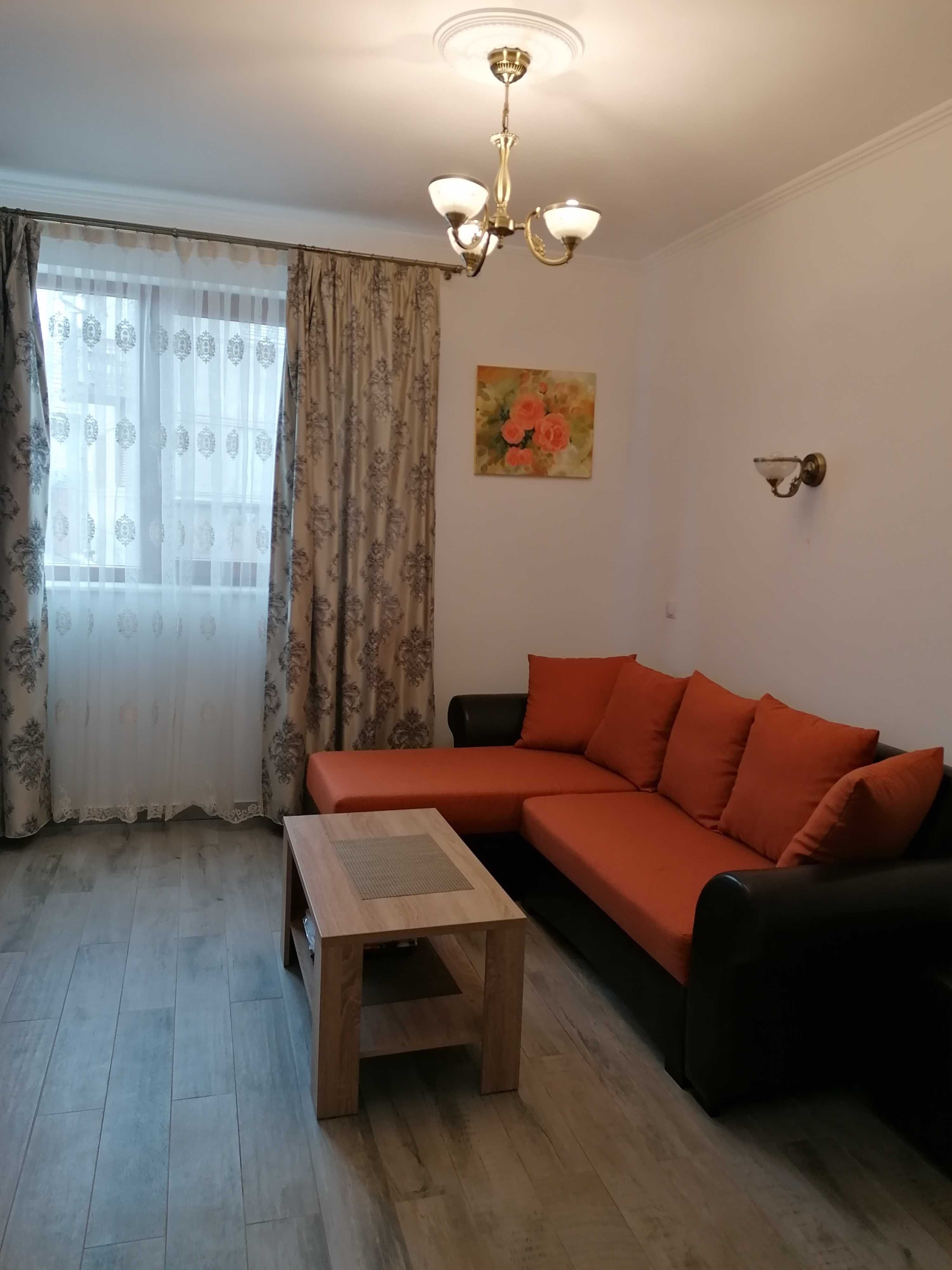 Apartament de inchiriat la casa.