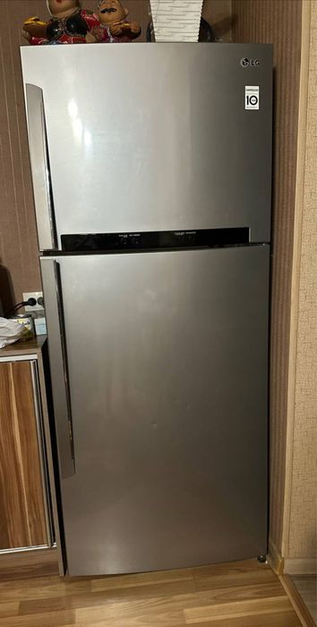 Холодильник lg в отличном состояние срочная продажа !!