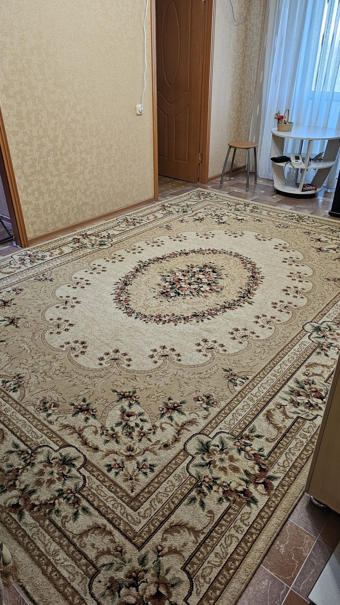Продаётся ковёр Б/у