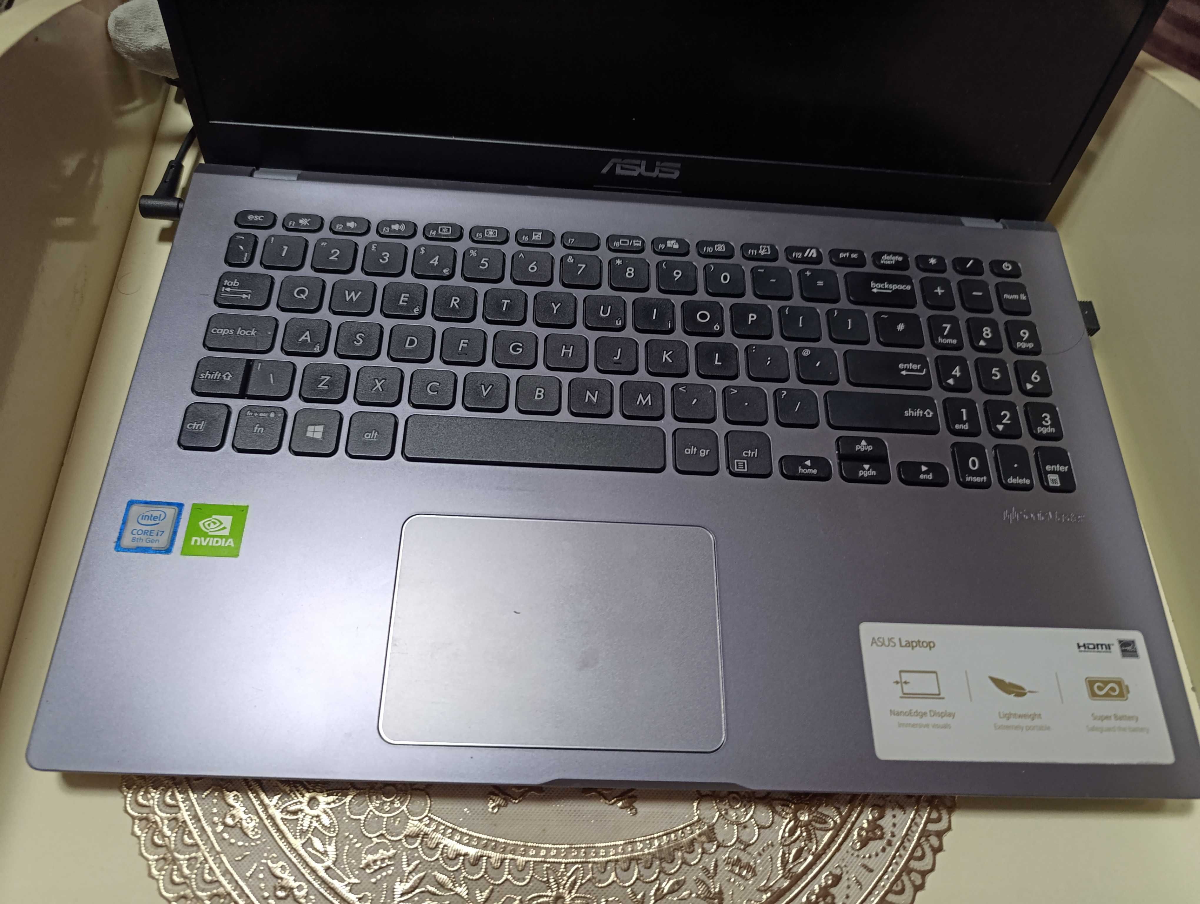 Asus I7 notebook sotiladi