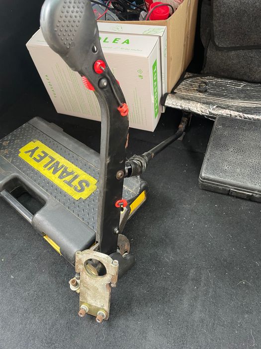 Инвалидно устройство за управление автомобил / Устройство за Инвалиди